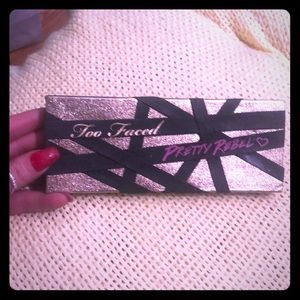 💕 TOO FACED PRETTY REBEL EYESHADOW PALLET 💕